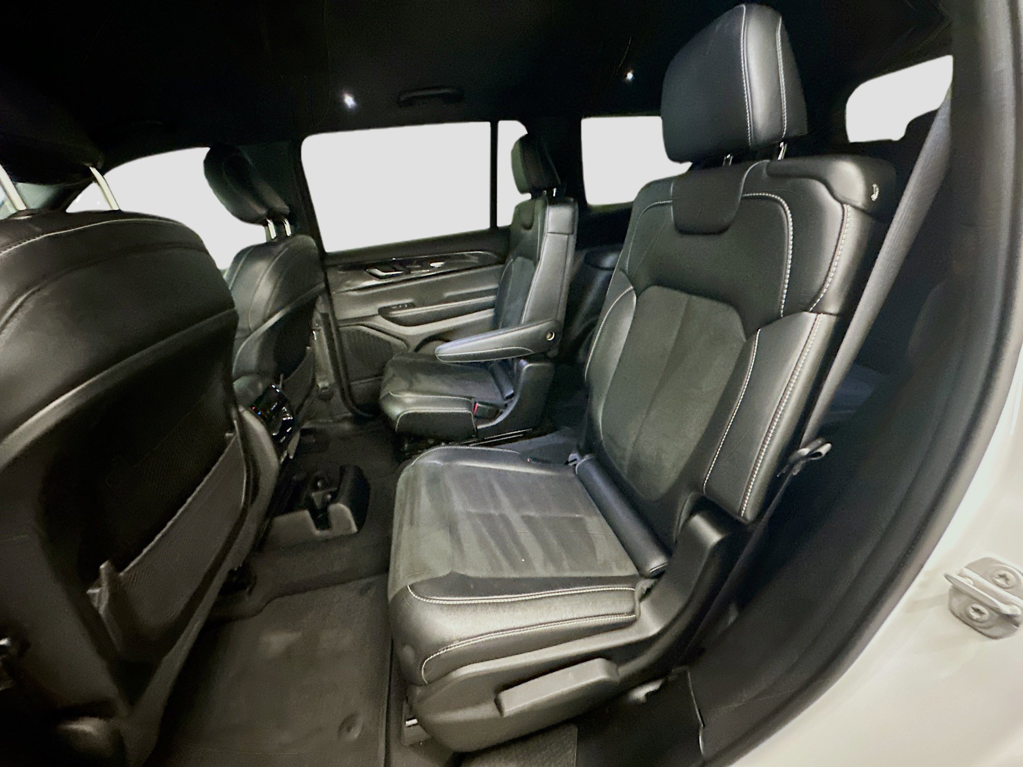 Used 2023 Jeep Grand Cherokee L Laredo image 28