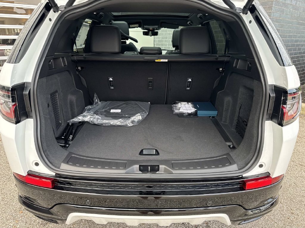 New 2026 Land Rover Discovery Sport Landmark AWD/4WD image 7