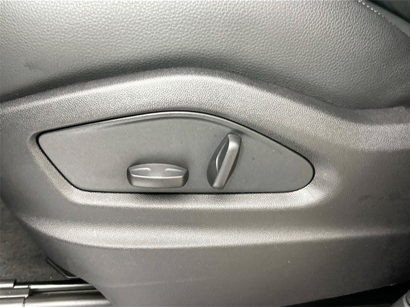 Certified 2026 Porsche Cayenne Coupe AWD/4WD image 32