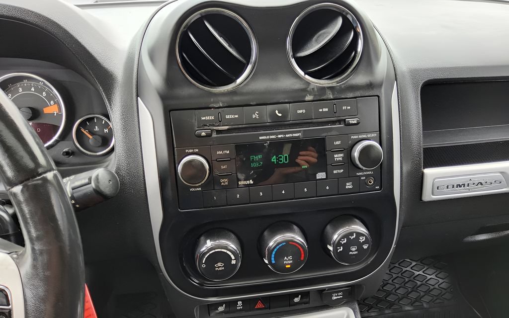 Used 2016 Jeep Compass High Altitude AWD/4WD image 9