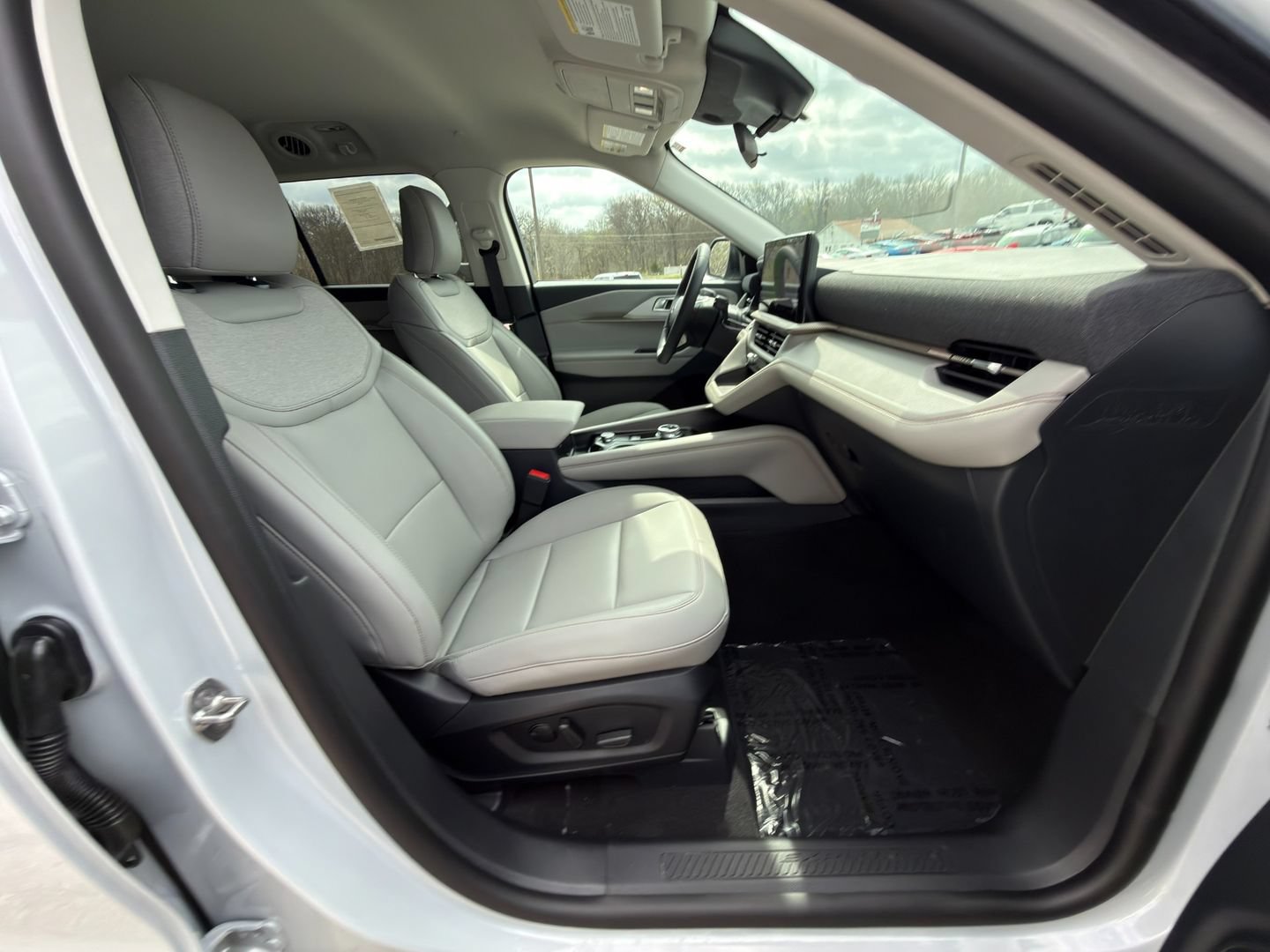 New 2026 Ford Explorer Active w/ Active Comfort Package AWD/4WD image 10