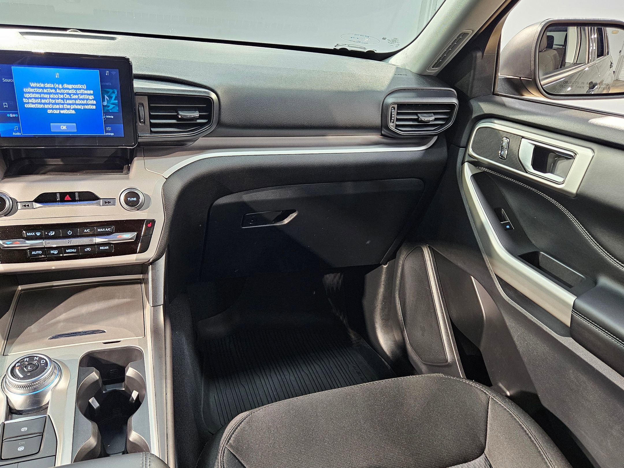 Used 2023 Ford Explorer XLT image 11