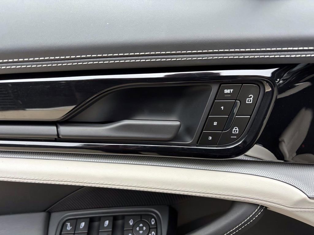 Used 2025 Porsche Panamera 4 image 23
