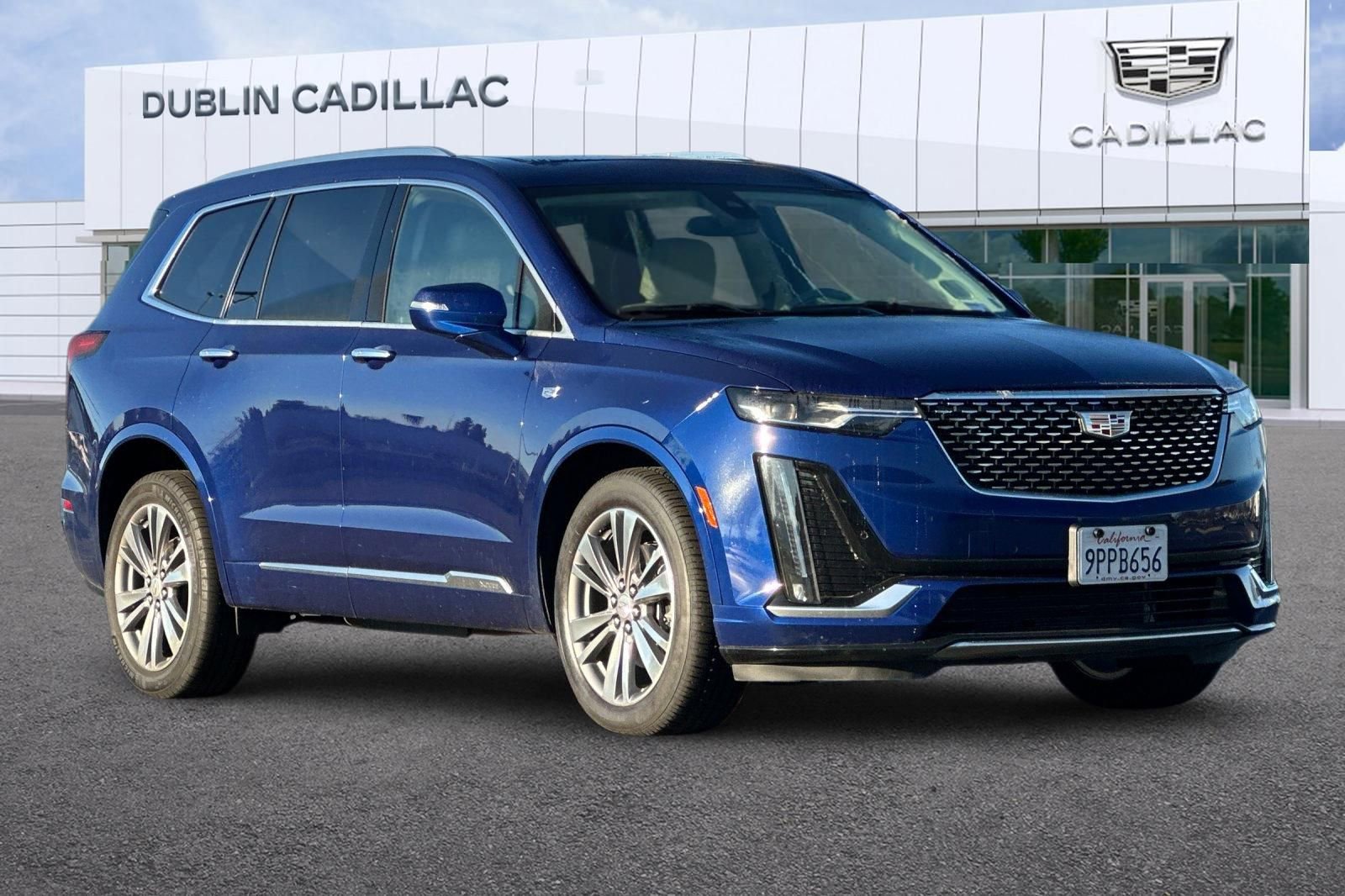 Certified 2025 Cadillac XT6 Premium Luxury image 2