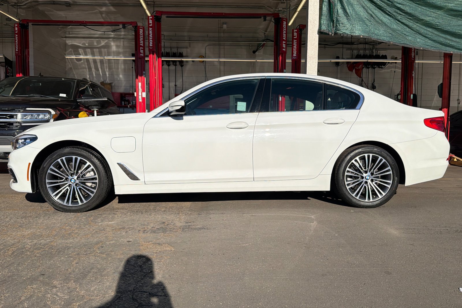 Used 2020 BMW 530e w/ Premium Package RWD image 7