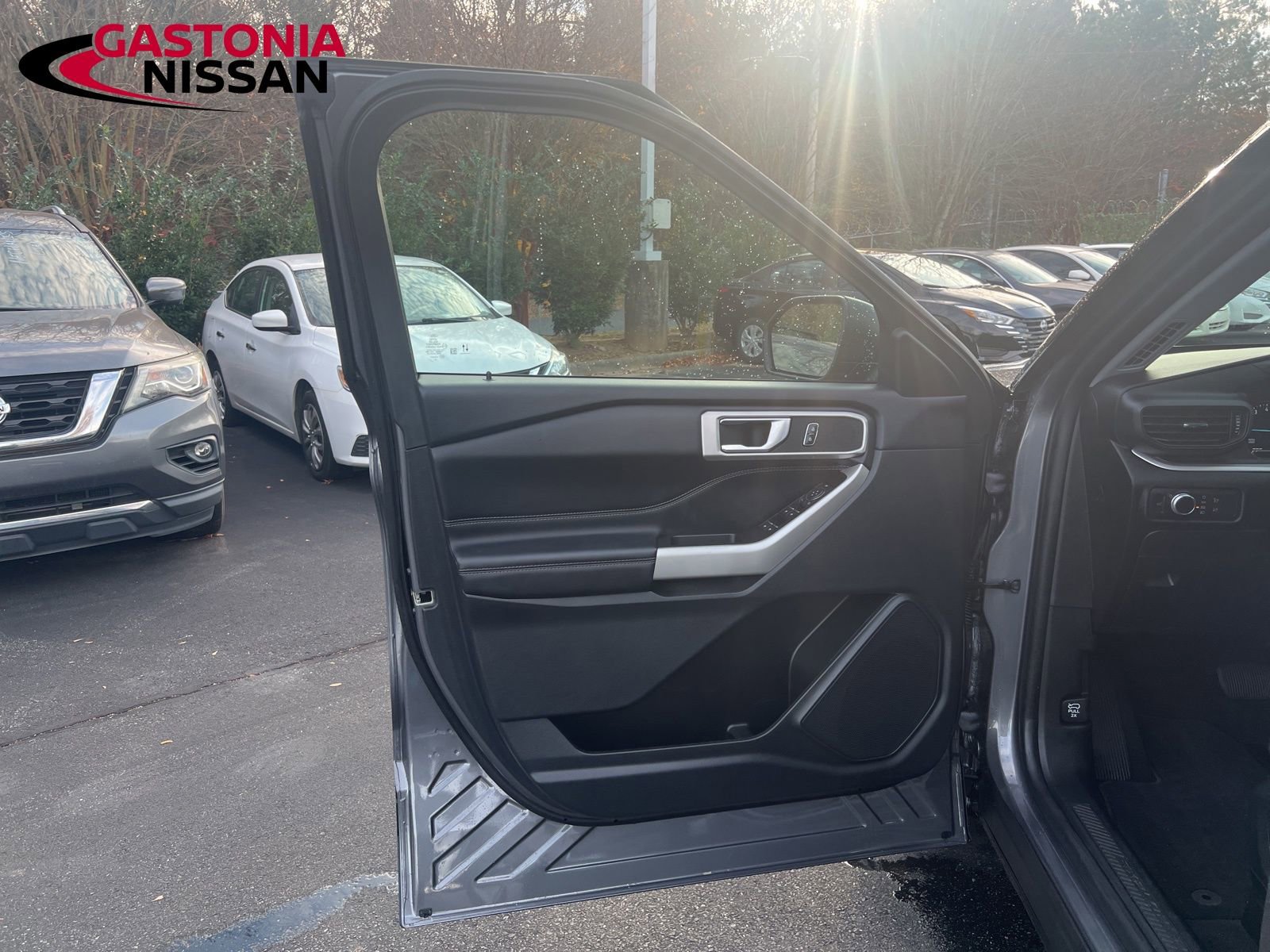 Used 2022 Ford Explorer XLT image 38