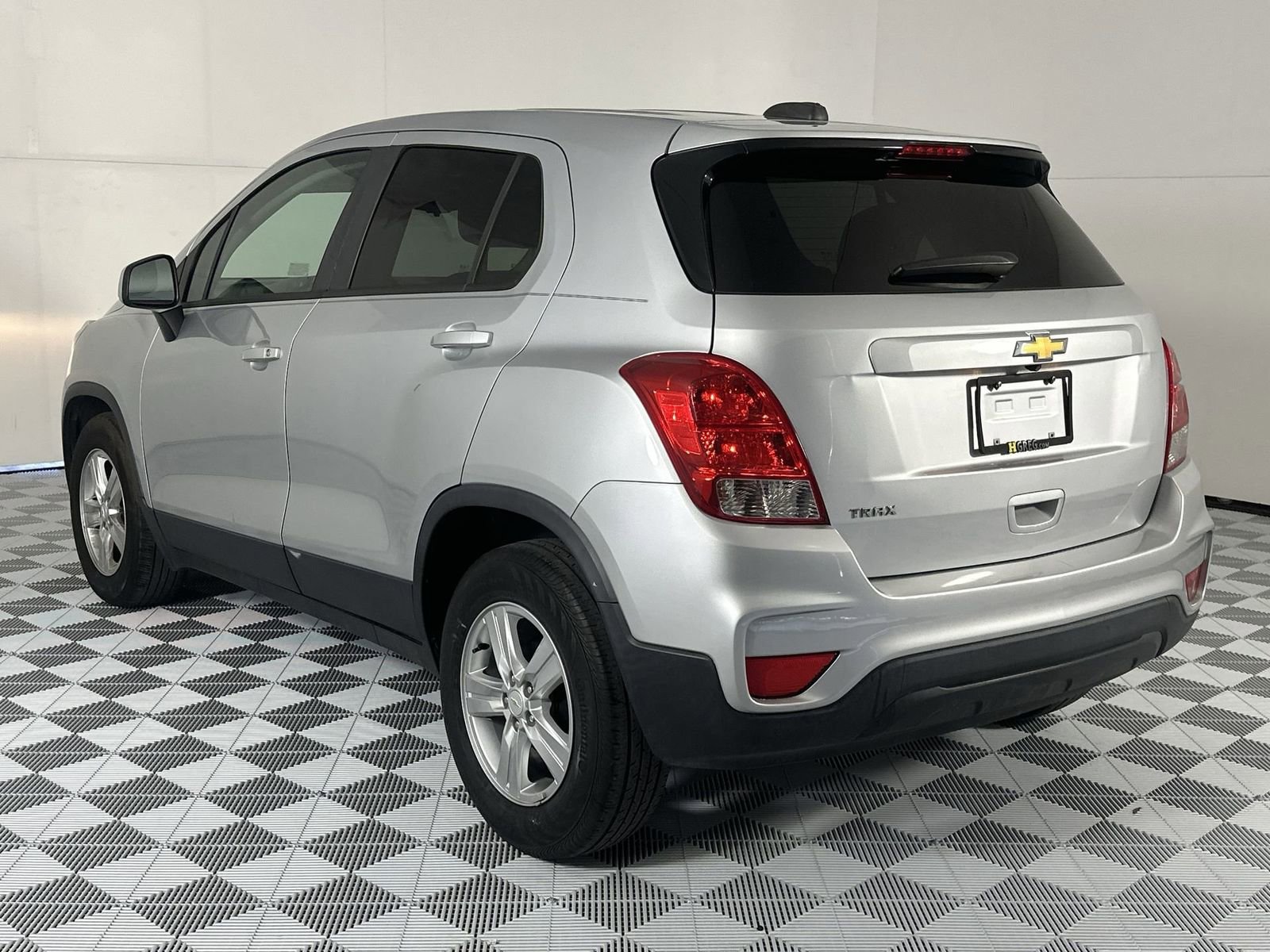Used 2021 Chevrolet Trax LS w/ Tint and Cruise Package image 6