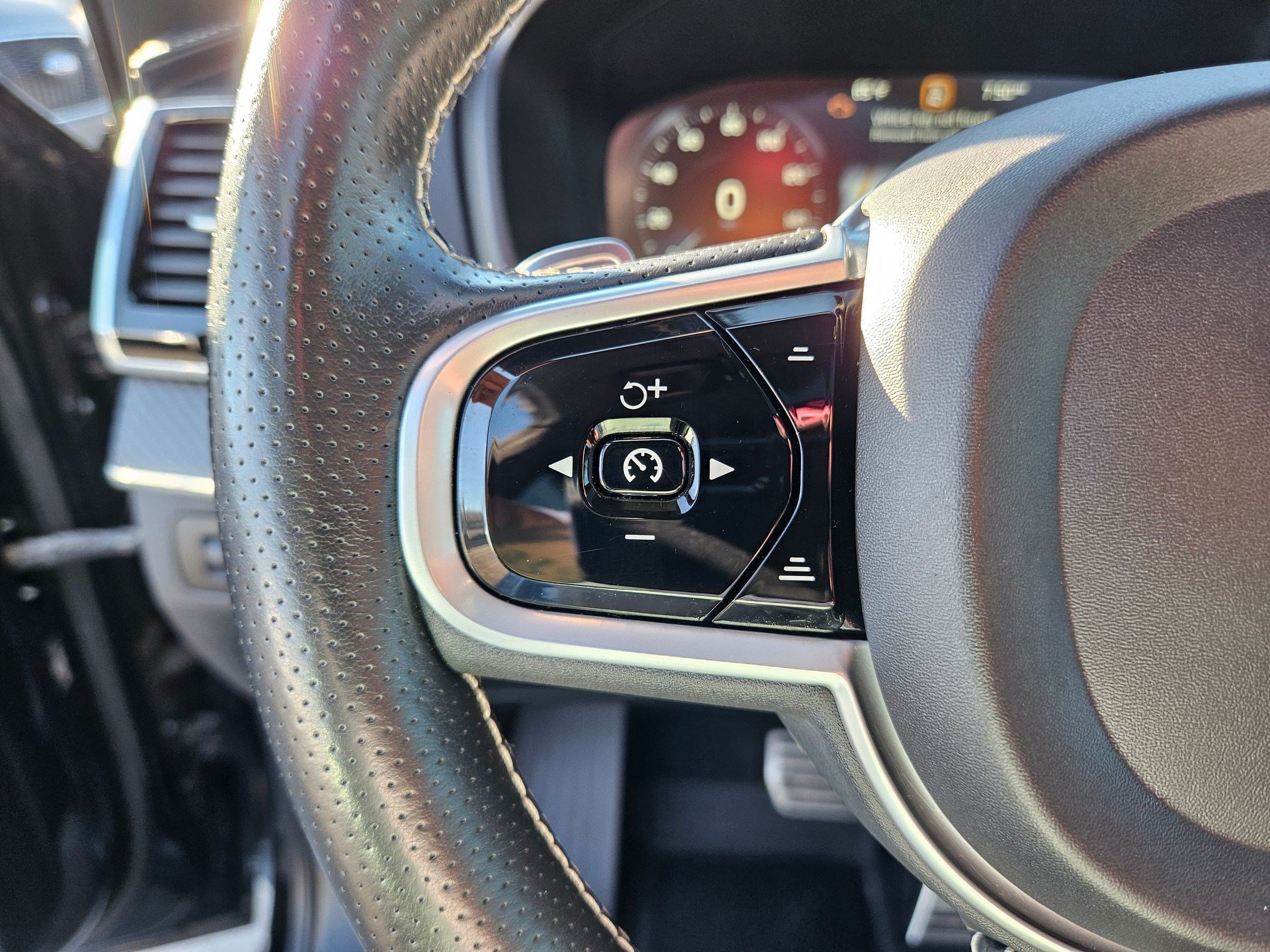 Used 2019 Volvo XC90 T6 R-Design w/ Advanced Package AWD/4WD image 20