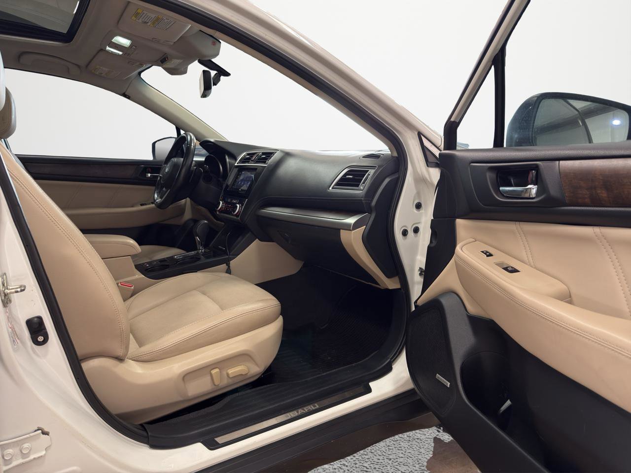 Used 2018 Subaru Outback 2.5i Limited AWD/4WD image 26