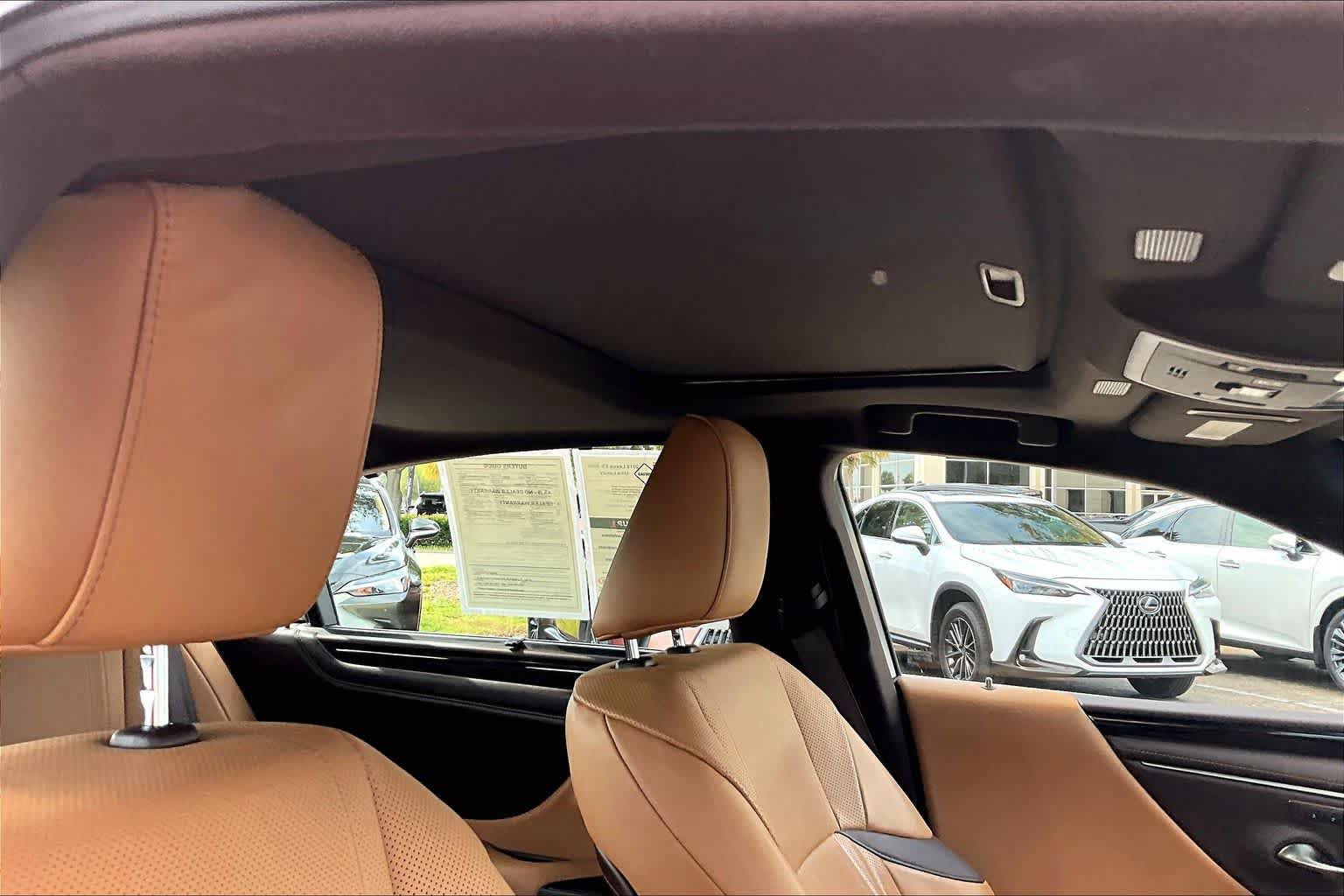 Used 2019 Lexus ES 300h Ultra Luxury w/ Accessory Package 2 FWD image 14