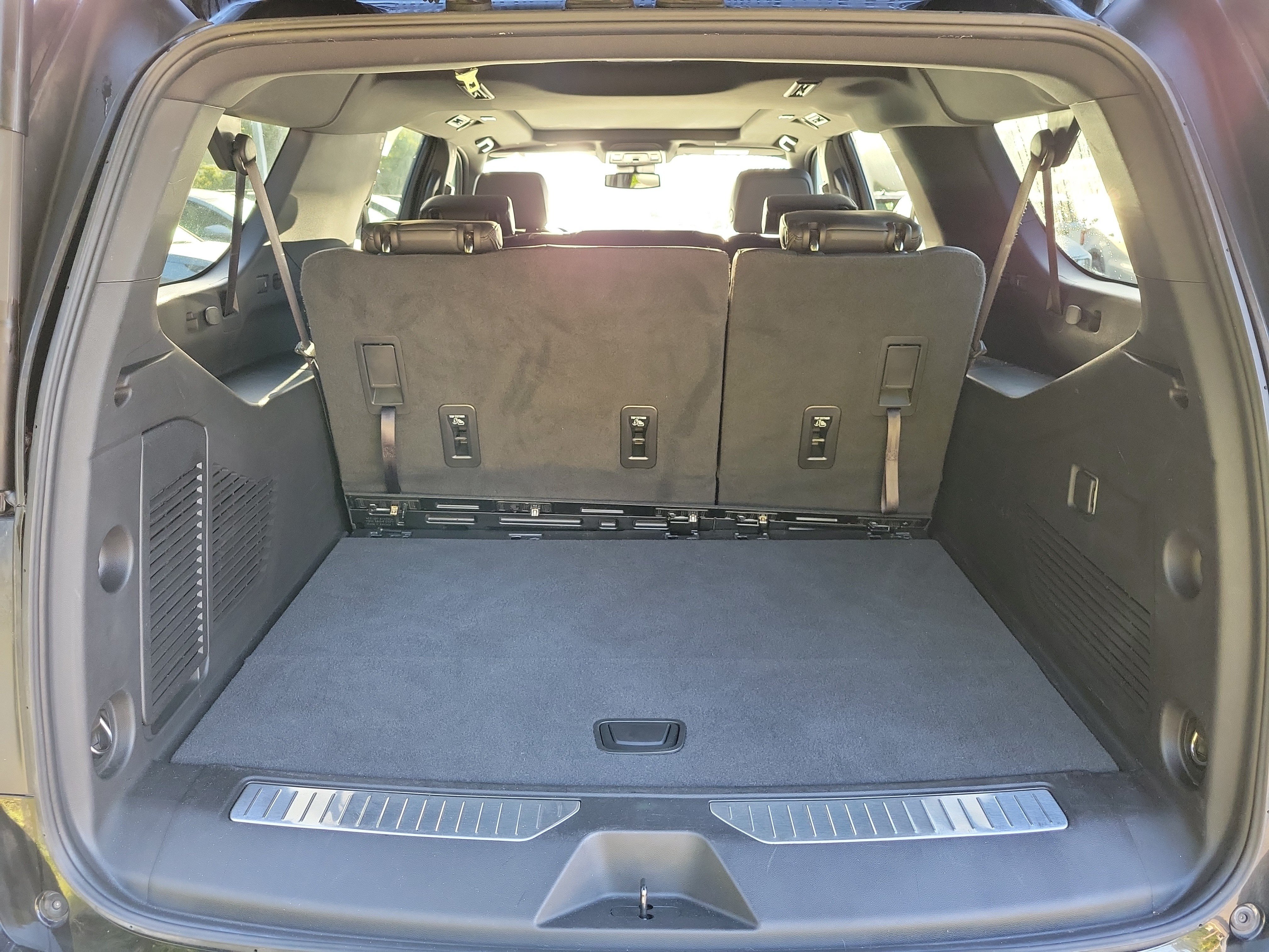 Used 2023 Chevrolet Suburban RST RWD image 13