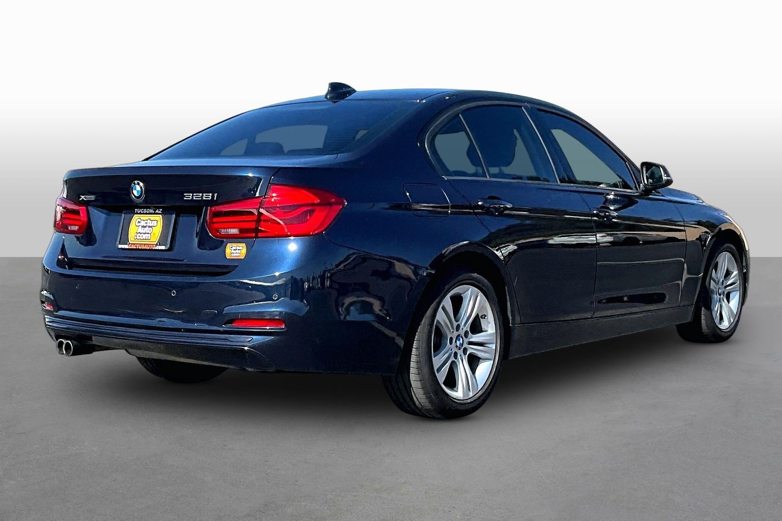 Used 2016 BMW 328i xDrive Sedan AWD/4WD image 2