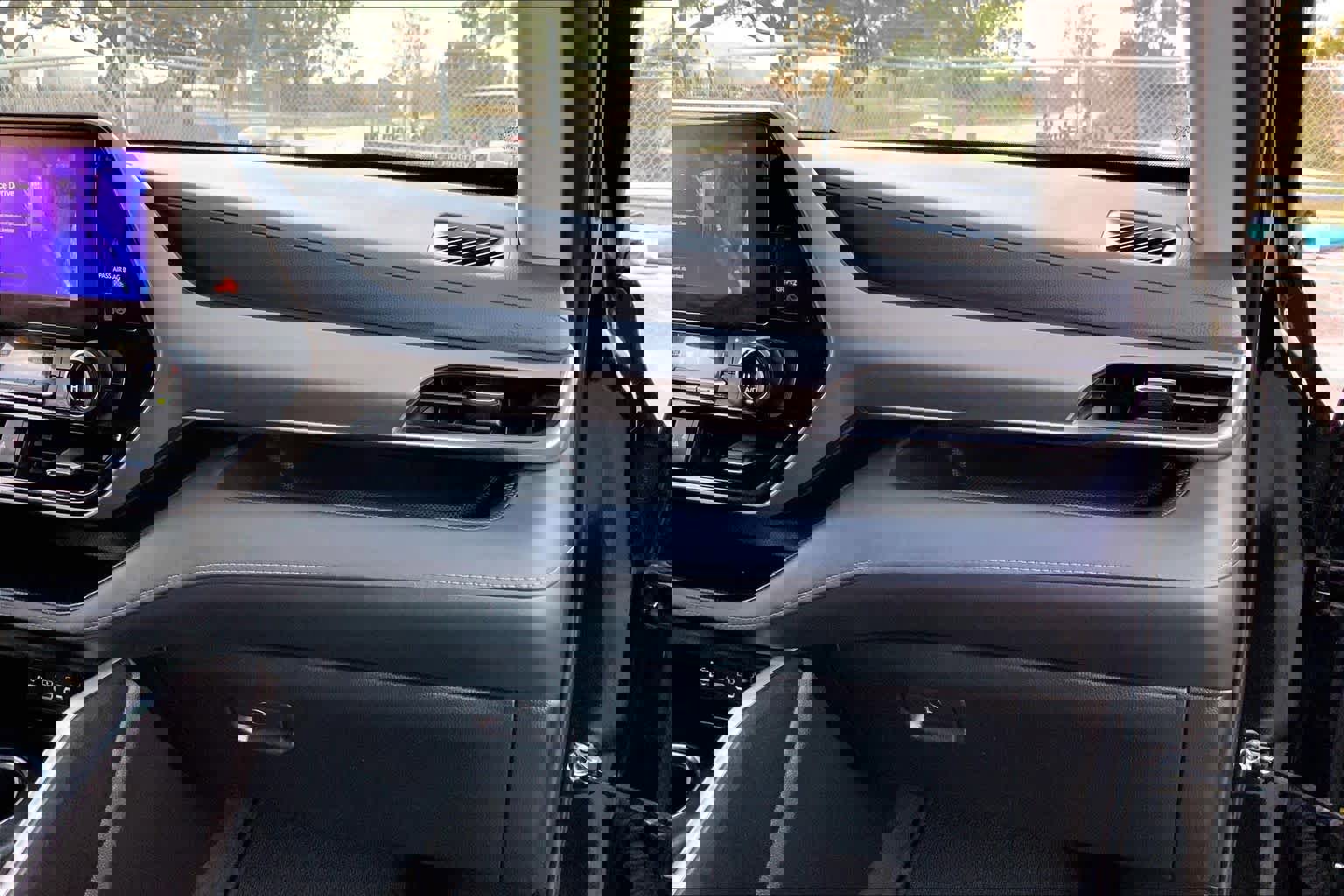 Used 2023 Toyota Highlander LE image 17