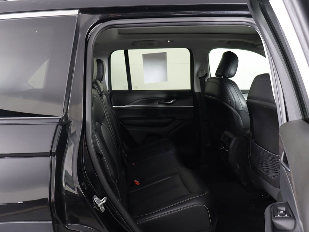 Used 2023 Jeep Grand Cherokee Limited AWD/4WD image 34