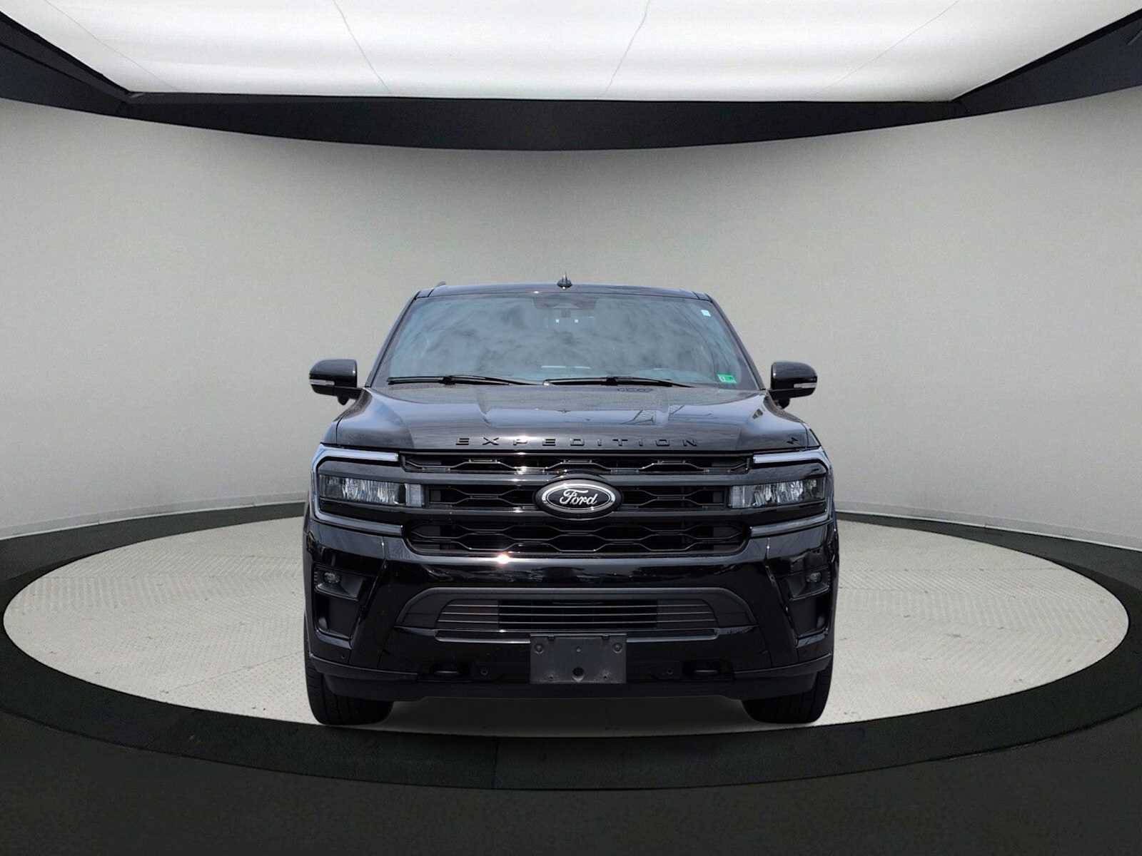 Used 2024 Ford Expedition Limited AWD/4WD image 3