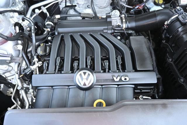 Used 2018 Volkswagen Atlas SE w/ R-Line Package AWD/4WD image 17