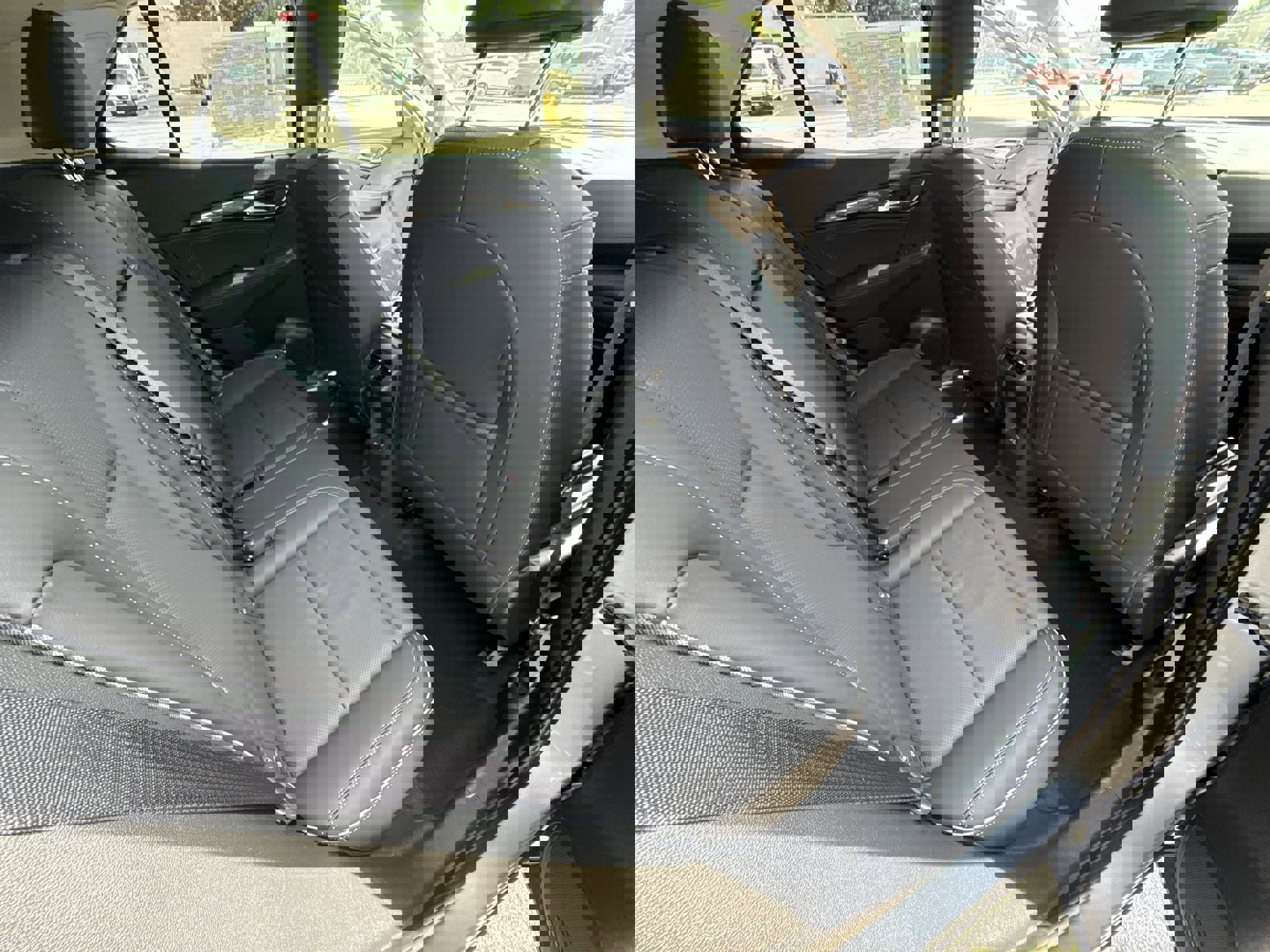 Used 2023 Buick Envision Essence image 24