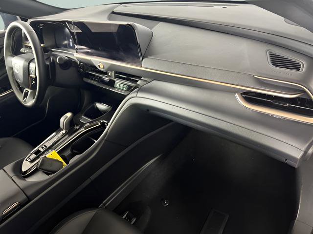 Used 2025 Toyota Crown Signia image 29
