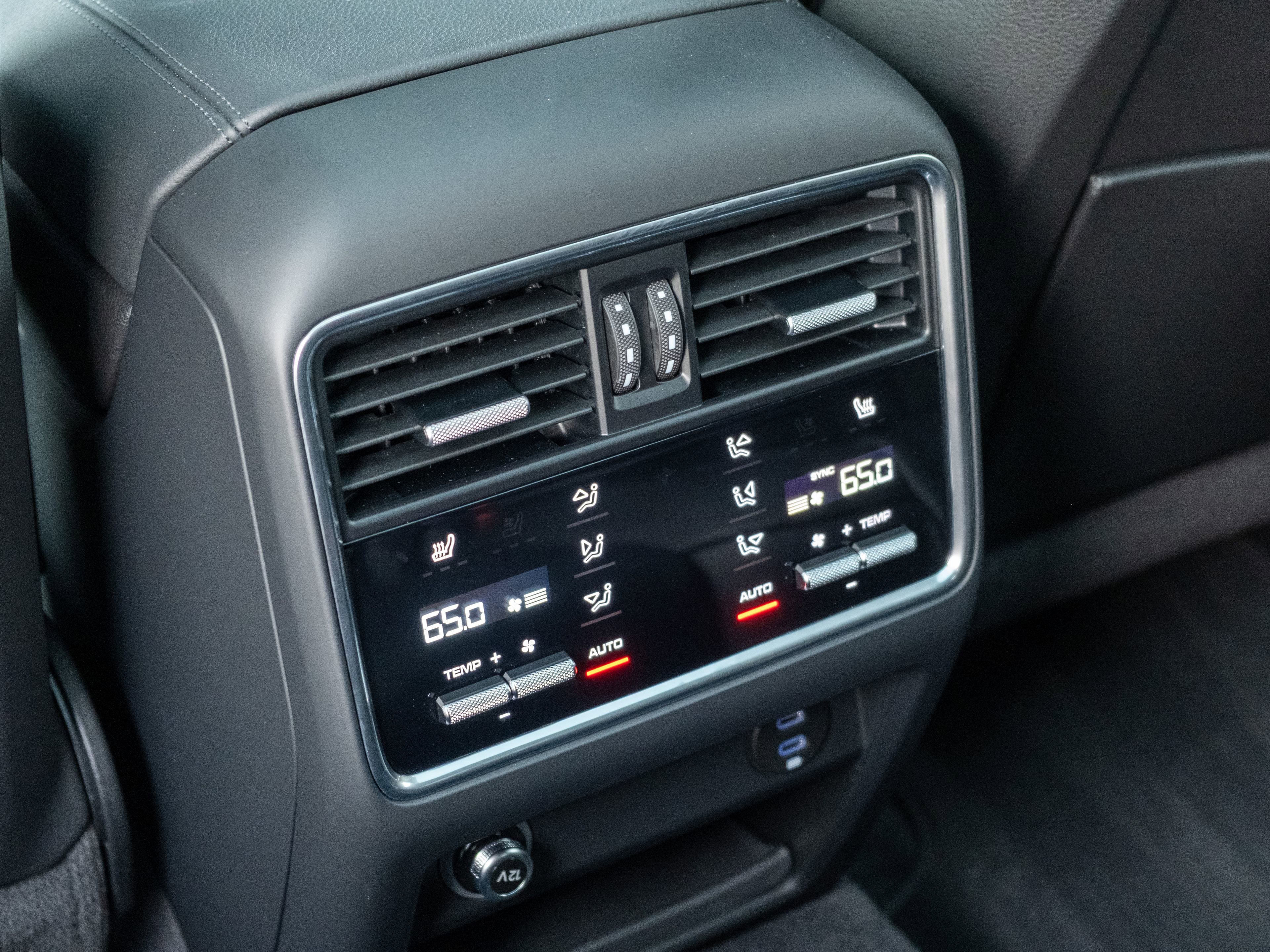Certified 2023 Porsche Cayenne S AWD/4WD image 36
