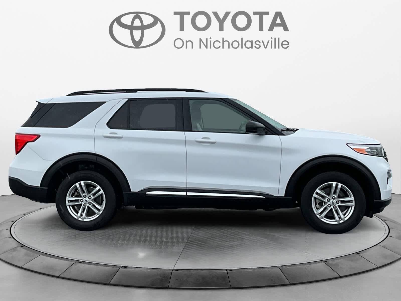 Used 2023 Ford Explorer XLT w/ Equipment Group 202A image 6