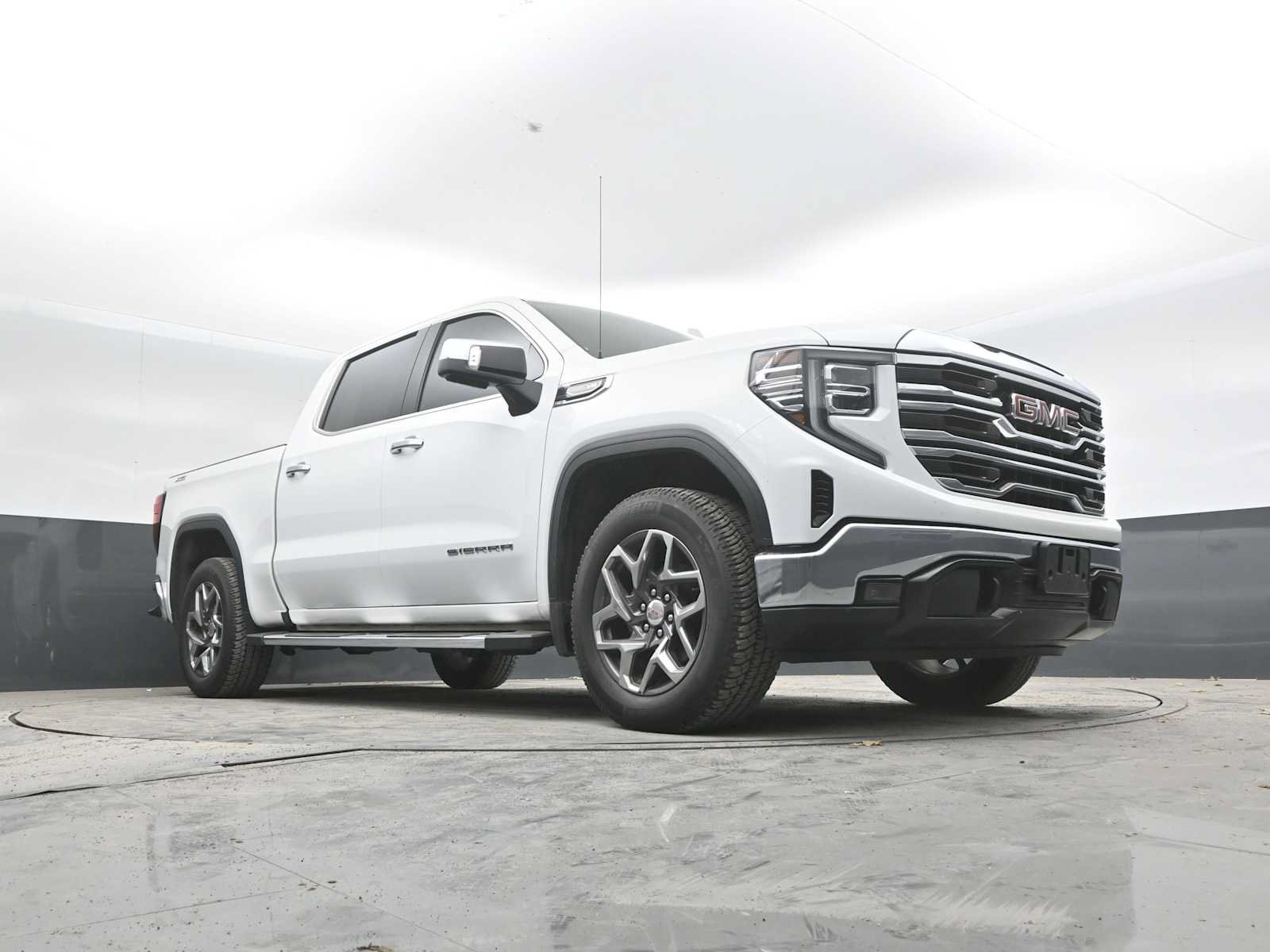 Used 2023 GMC Sierra 1500 SLT w/ SLT Premium Package AWD/4WD image 28