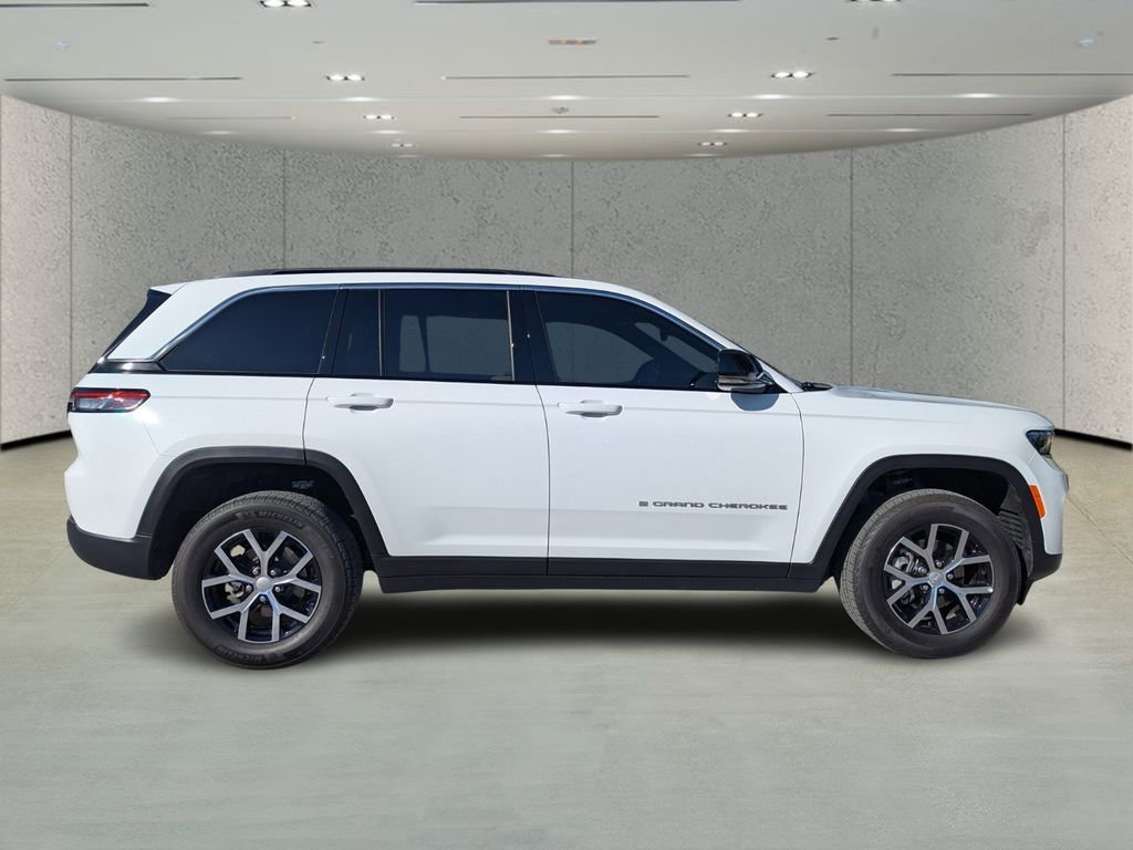 Used 2025 Jeep Grand Cherokee Limited image 2