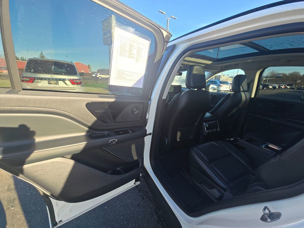 Used 2025 Lincoln Aviator Reserve w/ Jet Appearance Package AWD/4WD image 10