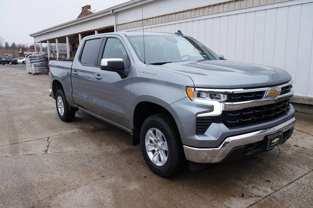 Used 2025 Chevrolet Silverado 1500 LT image 2