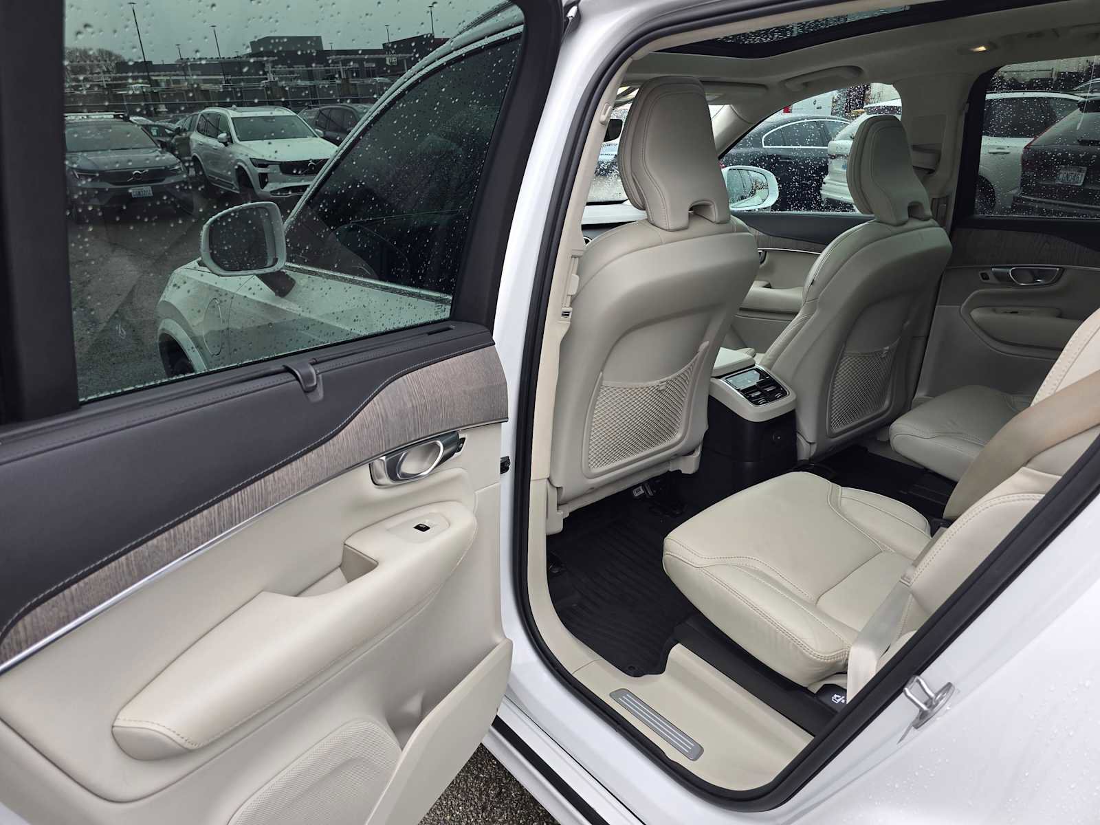 Certified 2023 Volvo XC90 T8 Ultimate w/ Lounge Package image 15
