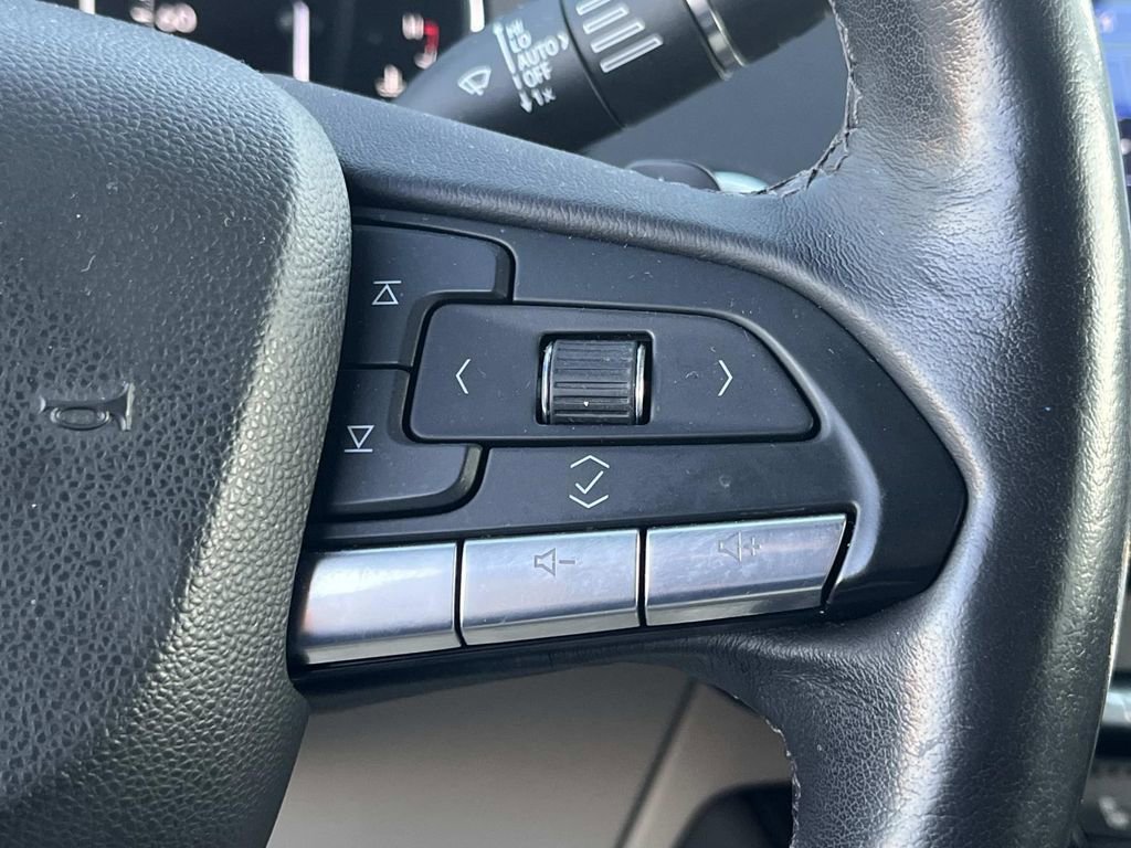 Certified 2023 Cadillac XT4 Premium Luxury w/ Enhanced Visibility Package image 31