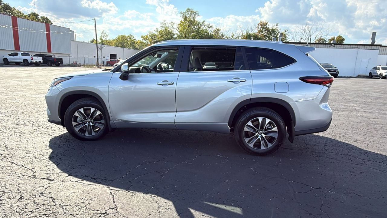 New 2025 Toyota Highlander XLE image 4