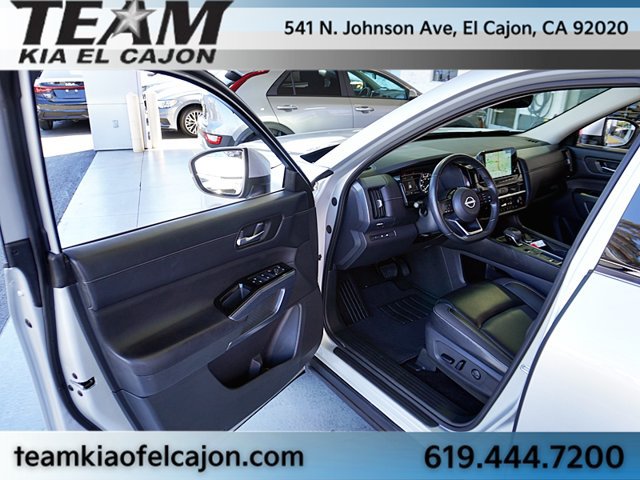 Used 2024 Nissan Pathfinder SL FWD image 41