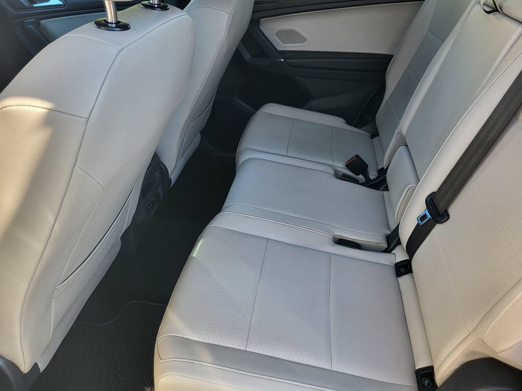 Used 2020 Volkswagen Tiguan SE w/ 3rd Row Seat Package AWD/4WD image 32
