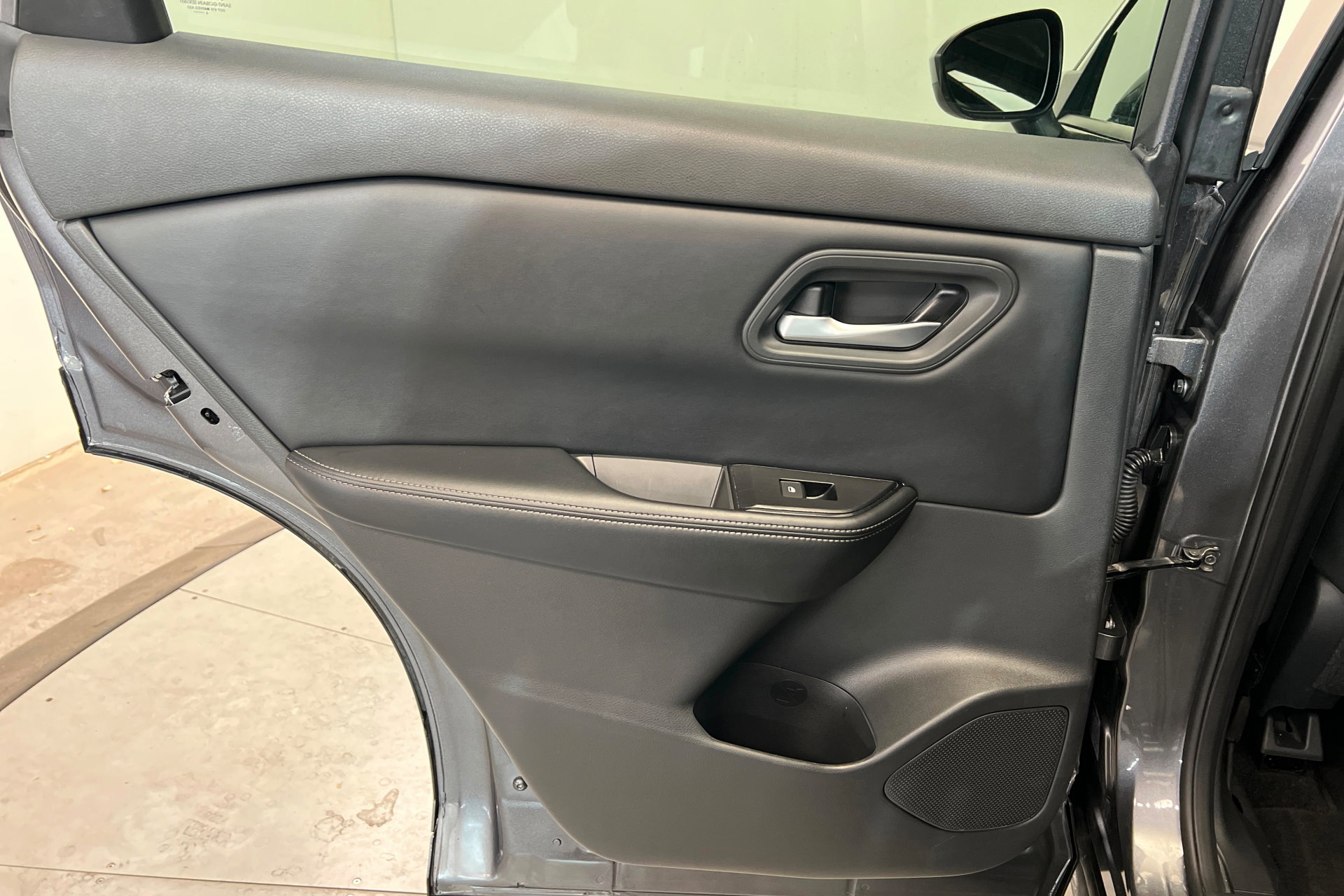 Used 2025 Nissan Rogue SV image 19