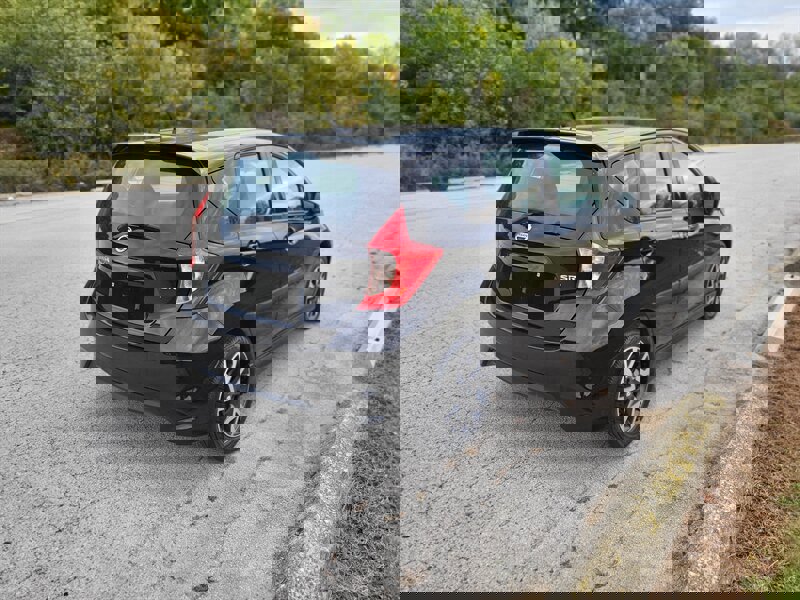 Used 2017 Nissan Versa Note SR image 6