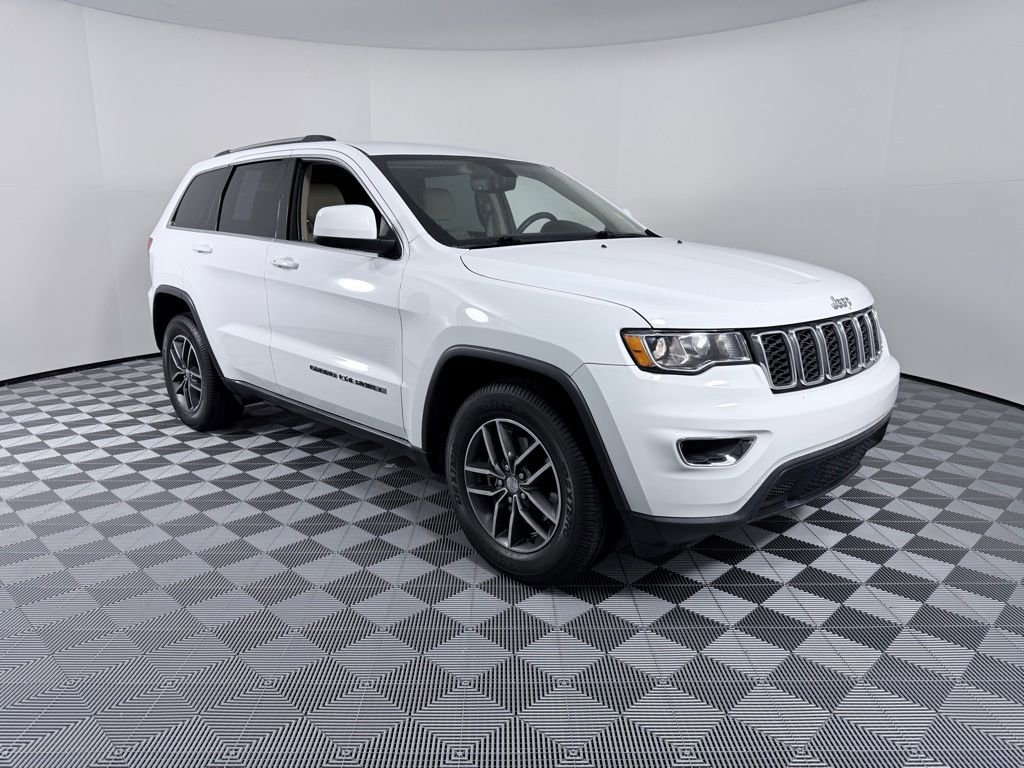 Used 2018 Jeep Grand Cherokee Laredo image 2