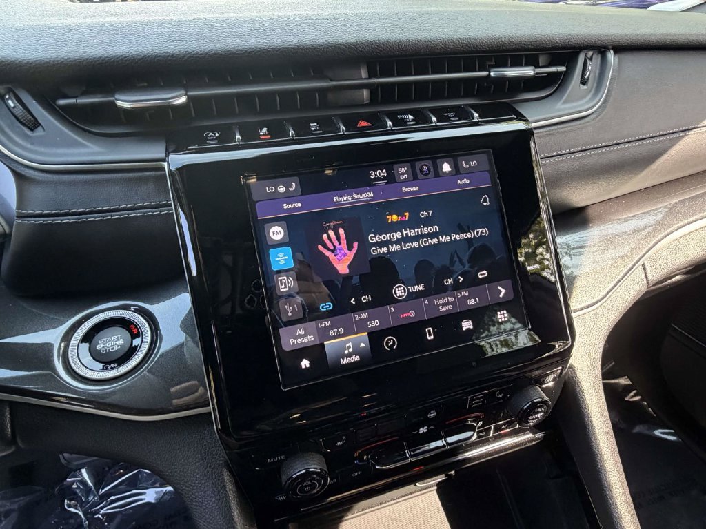 Used 2022 Jeep Grand Cherokee Altitude AWD/4WD image 18