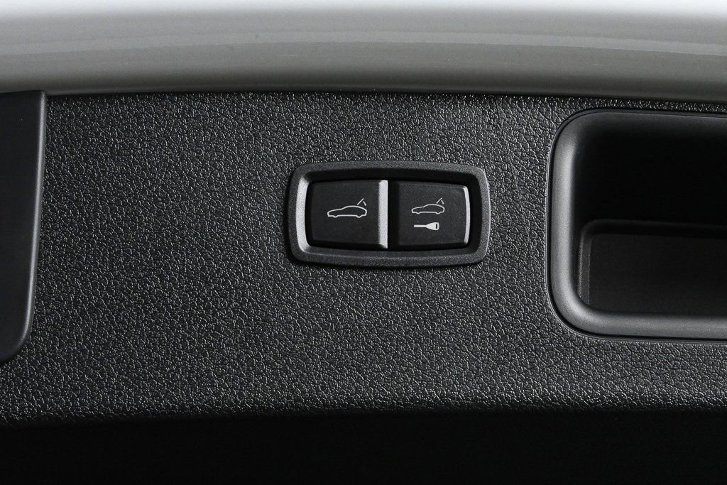 New 2026 Porsche Macan AWD image 40