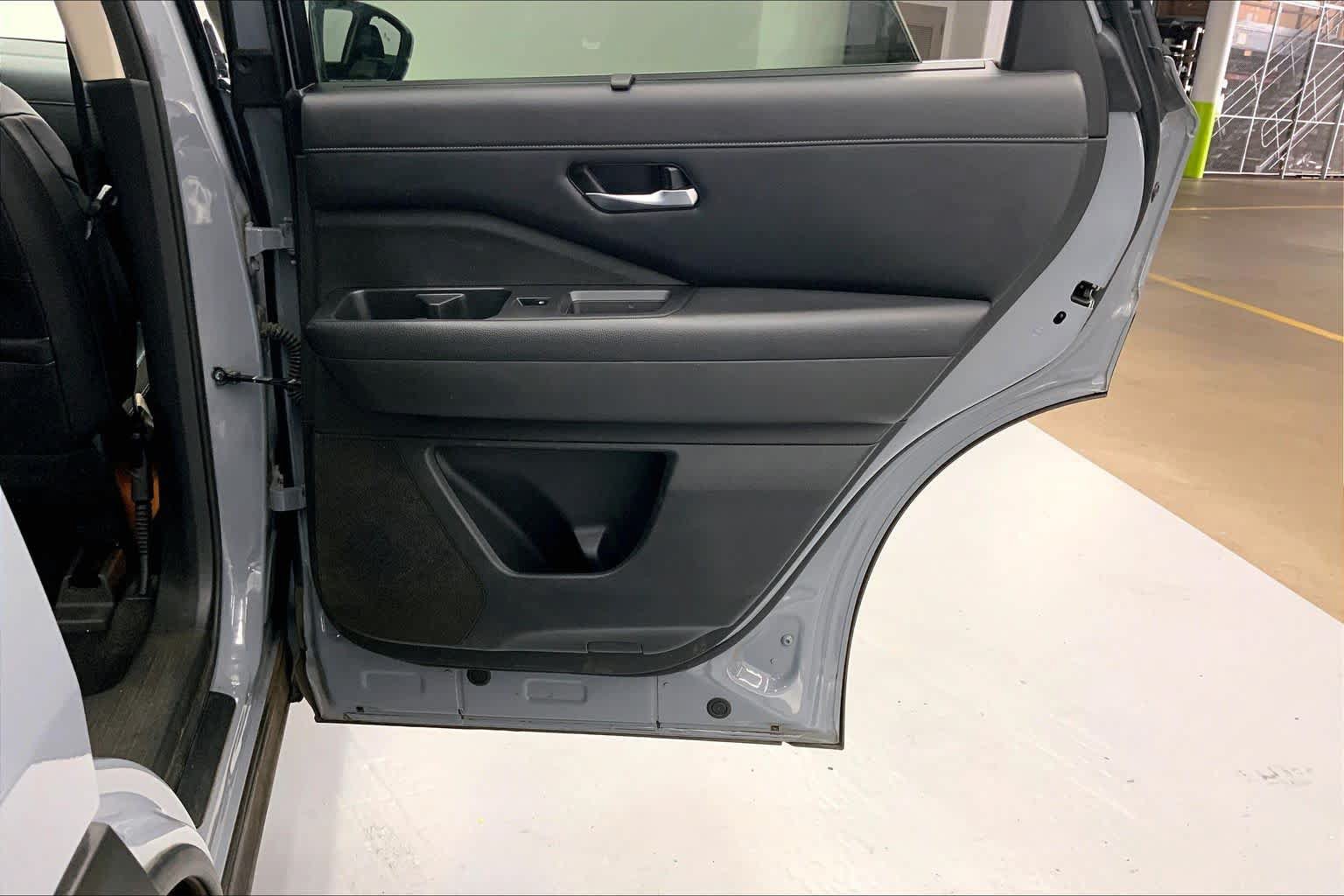 Used 2022 Nissan Pathfinder SL w/ SL Premium Package FWD image 12