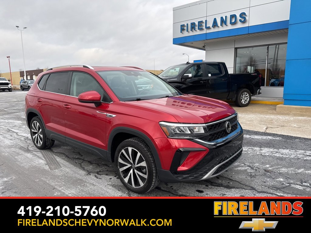 Used 2022 Volkswagen Taos SE w/ Panoramic Sunroof Package