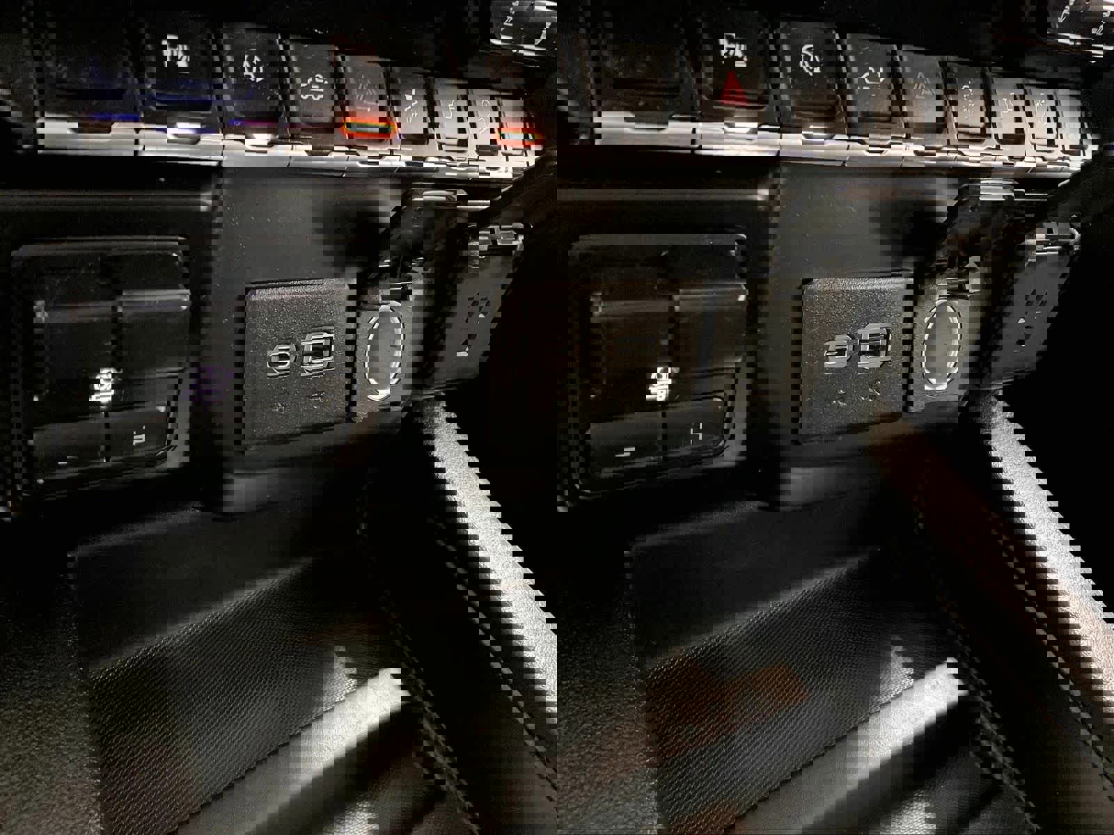 Used 2020 Chevrolet Silverado 1500 LT Trail Boss w/ Midnight Edition AWD/4WD image 26