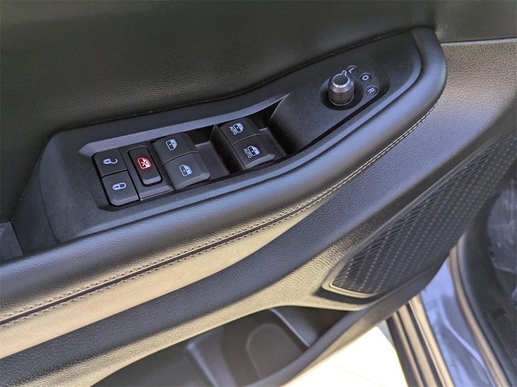 Used 2024 Jeep Grand Cherokee L Laredo image 13