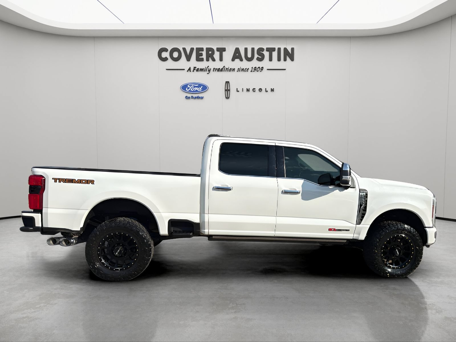 Certified 2024 Ford F350 Platinum w/ Tremor Off-Road Package AWD/4WD image 4
