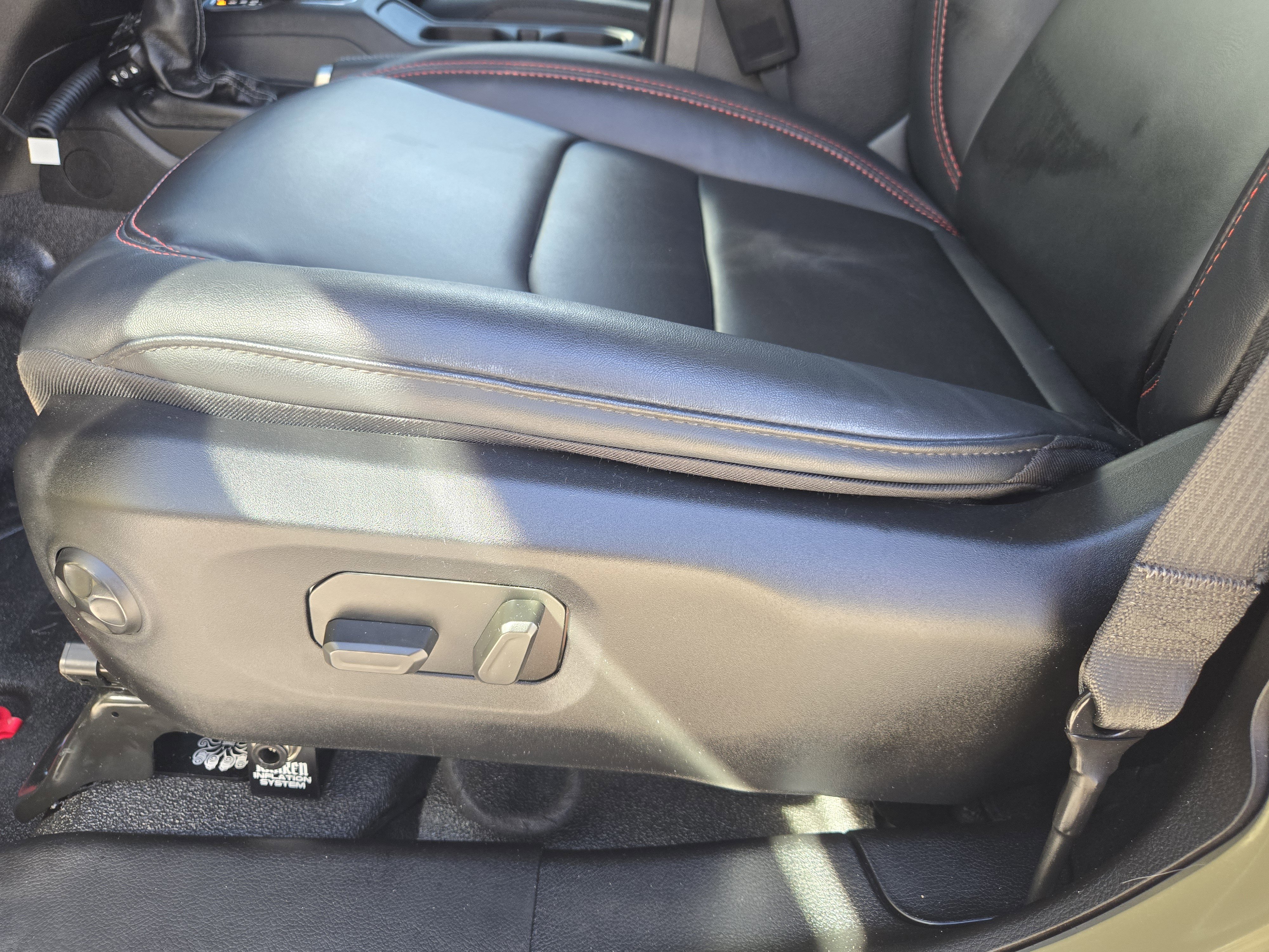 Used 2025 Jeep Wrangler Unlimited Rubicon AWD/4WD image 26