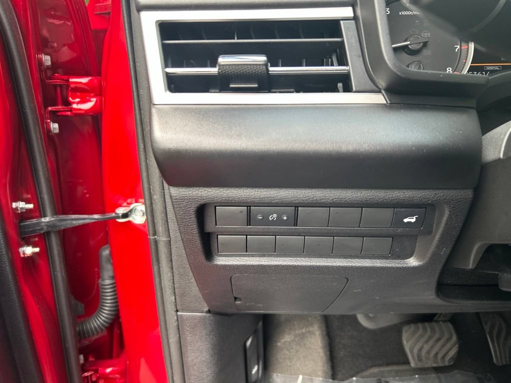 Used 2024 Mitsubishi Outlander AWD image 24