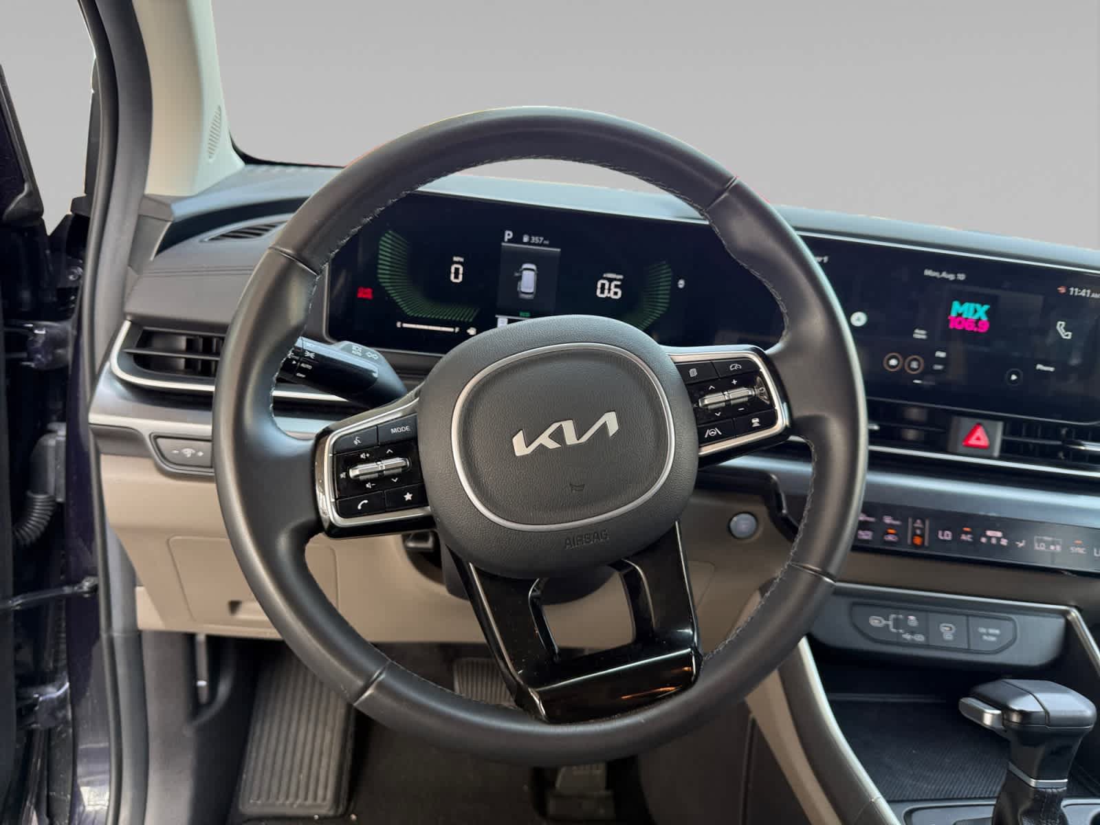Used 2025 Kia Carnival FWD image 13