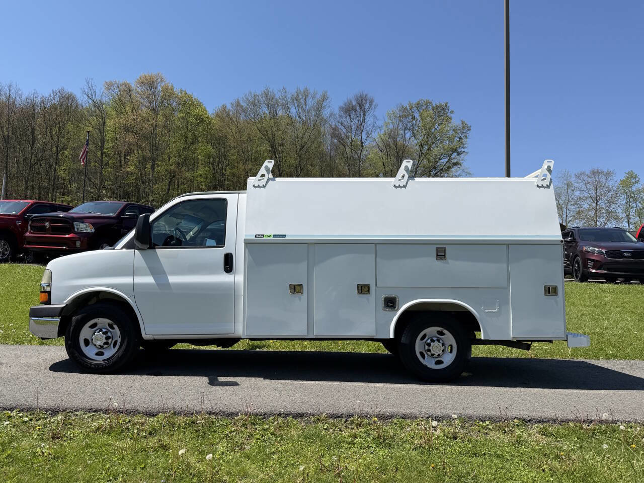 Used 2011 Chevrolet Express 3500 RWD image 2