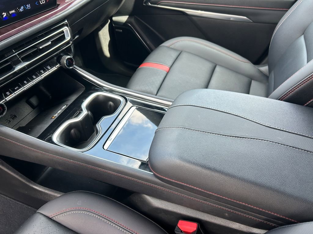 Used 2024 Chevrolet Traverse RS image 18