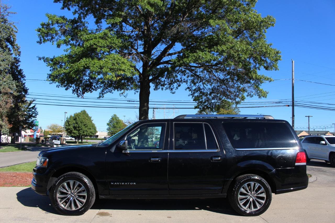 Used 2016 Lincoln Navigator L Select AWD/4WD image 6