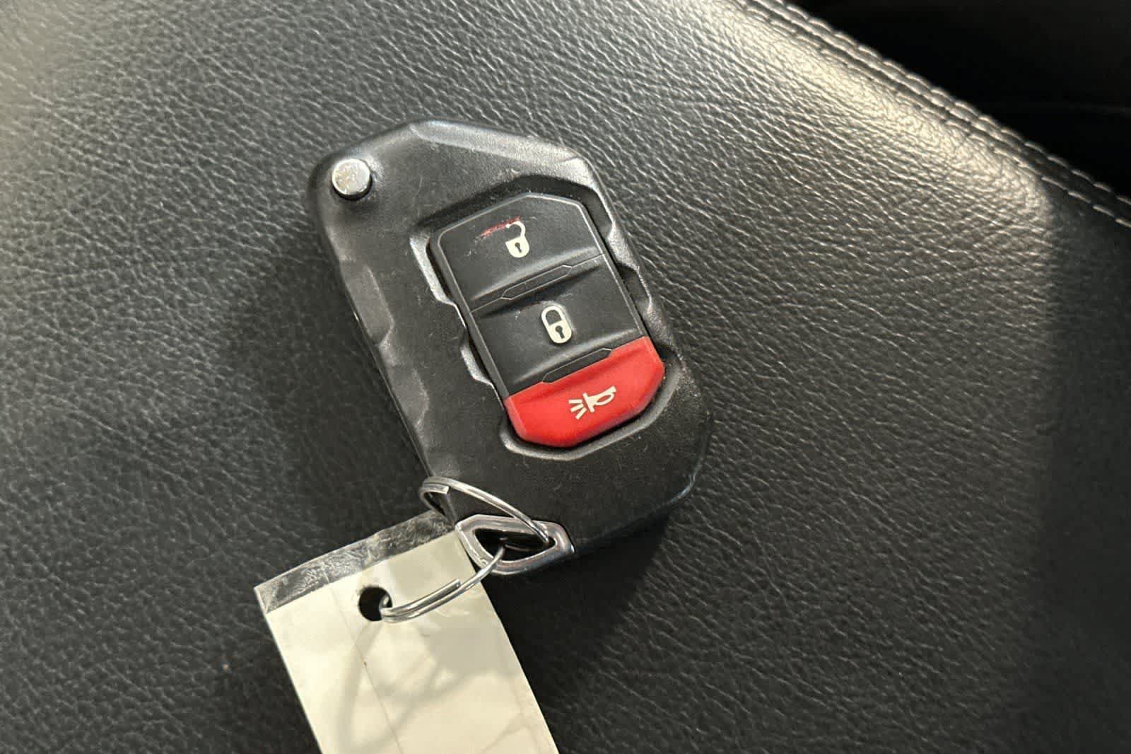 Used 2018 Jeep Wrangler Unlimited Sahara AWD/4WD image 26